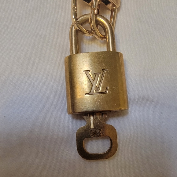 Authentic LV lock & key - Picture 1 of 3